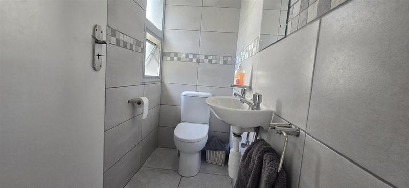 5 Bedroom Property for Sale in Hersham Western Cape